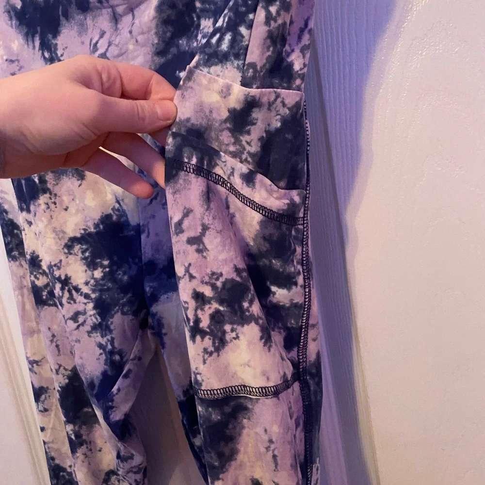 NWOT No Comment Blue/Purple Tie Dye Leggings, 1 Side Pocket, Large Juniors - Picture 5 of 6